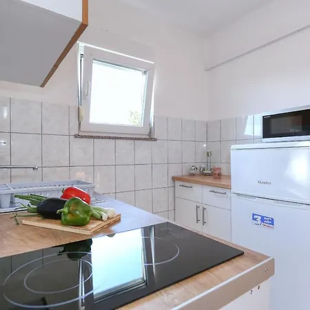 Ante Apartment *