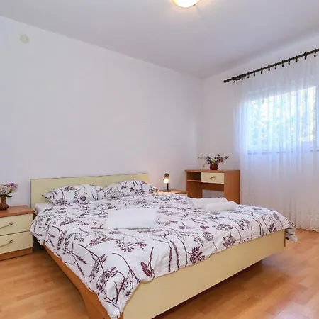 Ante Apartment *