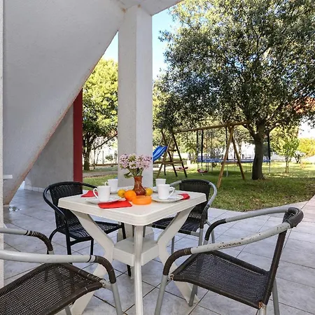 Ante Apartment *