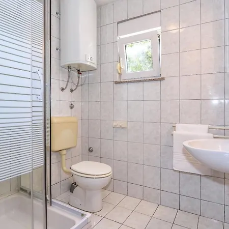 Ante Apartment *