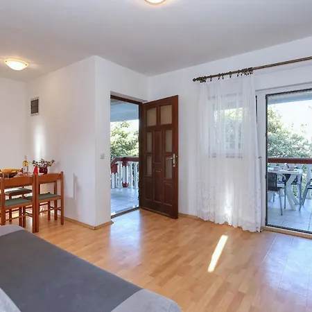 Apartment Ante *